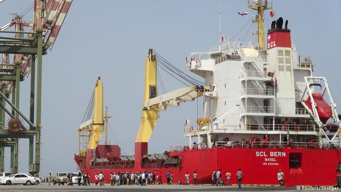 Jemen Aden Schiff mit Hilfsgütern aus den vereinigten arabischen Emiraten (Reuters/Stringer)