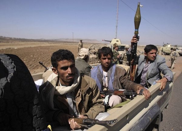الحوثيون: قرار نقل البنك المركزي إلى عدن أحمق وغبي