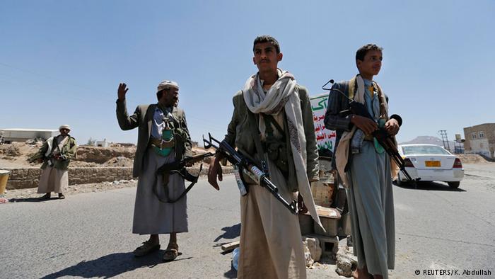 إب: الحوثيون يختطفون 15 مواطناً في إحدى نقاطهم بالنادرة 