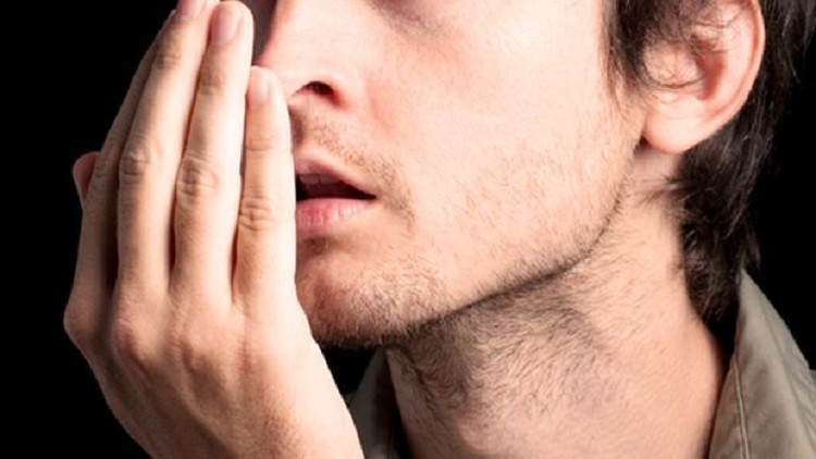 كيف تتخلص من رائحة الفم الكريهة أثناء الصيام؟