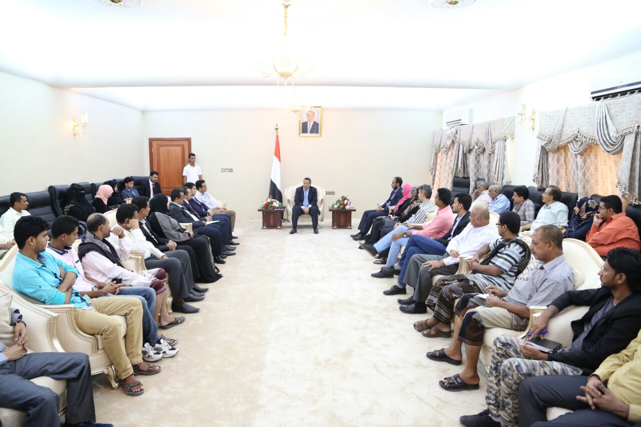 رئيس الوزراء يلتقي مسئولي منظمات المجتمع المدني بمدينة عدن 
