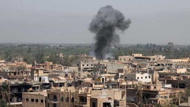 سوريا: مقتل 16 مدنياً في غارات للتحالف الدولي غرب مدينة الرقة