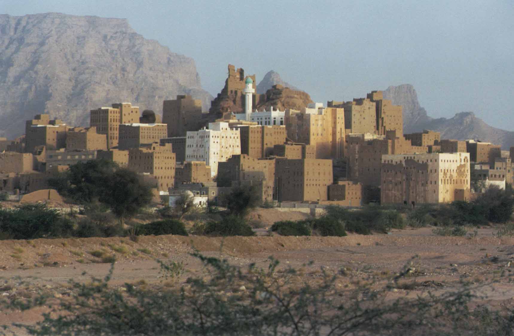 شبوة: مليشيات الحوثي وصالح تقتحم منزل مواطن وتعبث بمحتوياته
