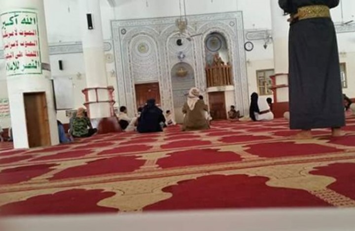 حوثيون يتهجمون على شبّان بسبب رفع أصواتهم بالتأمين بمسجد في صنعاء