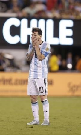 ميسي يعلن اعتزال اللعب الدولي مع منتخب الأرجنتين