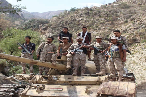 مقتل وإصابة 13 من مليشيات الحوثي وصالح بمواجهات بتعز