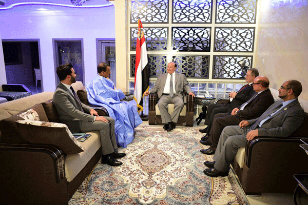 صحيفة: الرئاسة اليمنية تبلغ ولد الشيخ بعدم العودة إلى المشاورات إلا بإلغاء "المجلس السياسي"