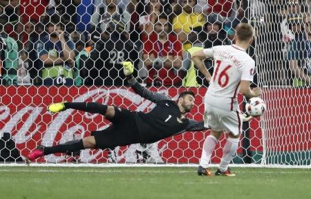 البرتغال تهزم بولندا بركلات الترجيح وتصعد لنصف نهائي بطولة أوروبا