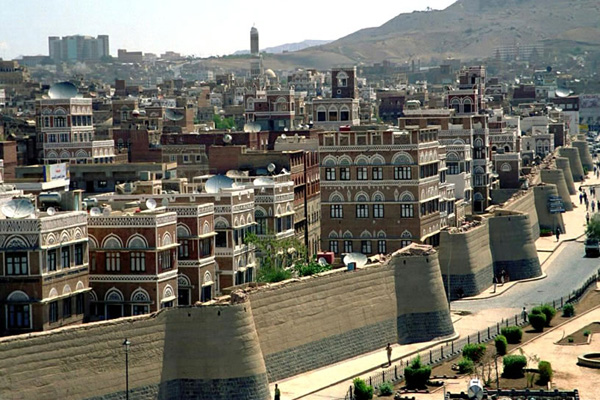 مقاتلات التحالف تشن غارات عنيفة على مواقع عسكرية في صنعاء