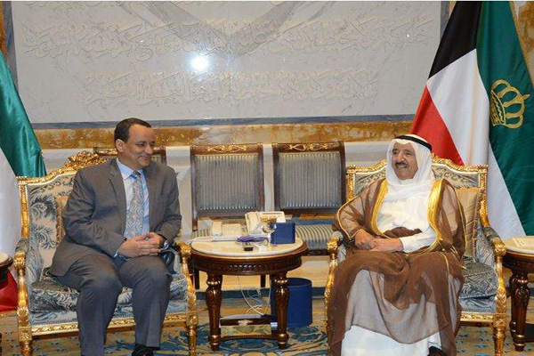 أمير الكويت يدعم استمرار مشاورات السلام اليمنية لحل الأزمة