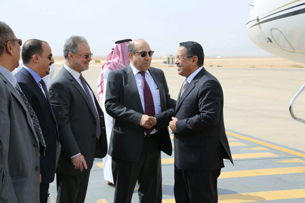 رئيس الحكومة اليمنية يصل مصر في زيارة رسمية تستغرق أيام