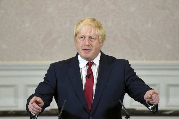 وزير خارجية بريطانيا يدعو لحل أزمة اليمن وينتقد إجراءات الانقلابيين