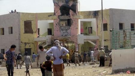 رويترز: إرتفاع حصيلة التفجير الانتحاري في مدينة عدن الى 54 قتيلا