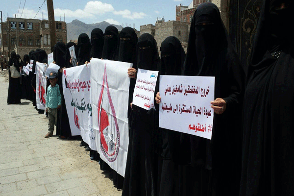 رابطة أمهات المختطفين في سجون الانقلابيين تدين الاعتداءات على أبنائهن في سجن هبرة
