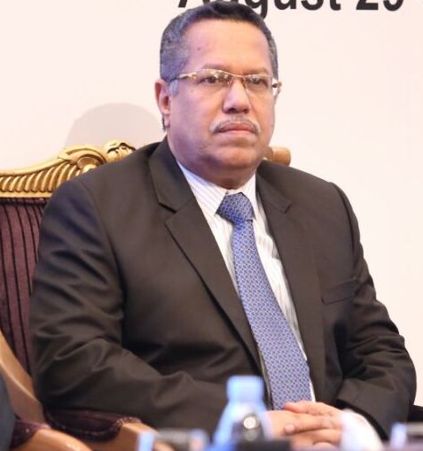 رئيس الوزراء يشكل لجنة لإيجاد حلول عاجلة للعالقين في منفذ الوديعة