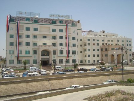  مسلحون حوثيون يقتحمون مستشفى 48 ويعتدون على الأطباء والممرضات