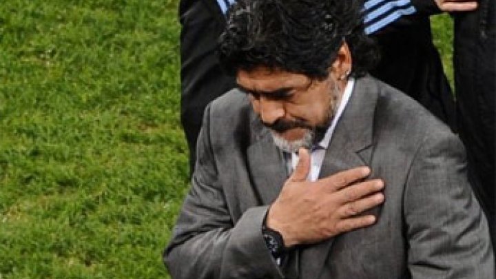 مارادونا يعترف بأبوته لابن له بعد 30 عاما من الإنكار