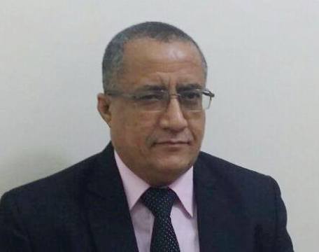 محافظ لحج يبارك قرار الرئيس نقل البنك المركزي إلى عدن