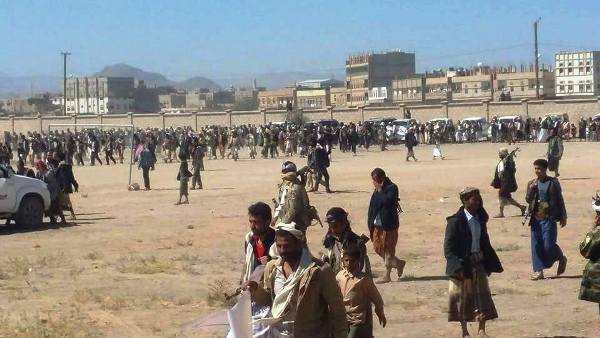 البيضاء: الحوثيون يجبرون طلاب الكليات والمدارس على المشاركة في وقفة احتجاجية