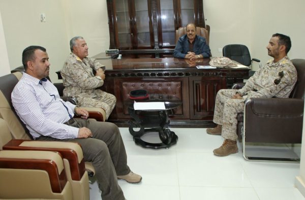 نائب الرئيس يناقش الخطط العسكرية مع عدد من قادة الألوية والوحدات العسكرية