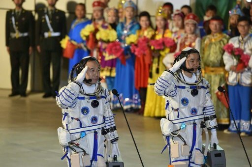رائدا فضاء صينيان يصلان بنجاح الى مختبر فضائي