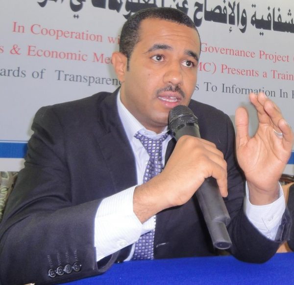 باحث اقتصادي: حكومة الحوثيين وصالح مقامرة سيدفع ثمنها موظفي الدولة