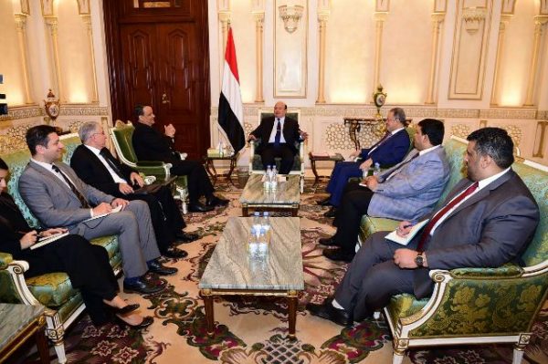 الرئيس هادي: قدمنا تنازلات حرصاً على السلام ووجهنا القيادات الميدانية بالالتزام بالهدنة