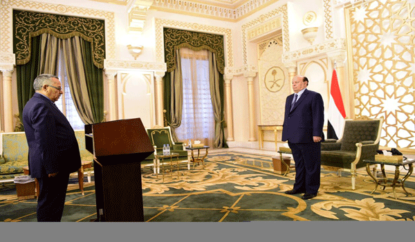 محافظ المحويت "سميع" وعضو مجلس الشورى" الدعام" يؤديان اليمين الدستورية