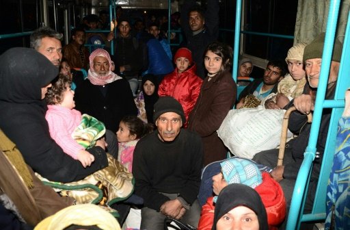 نحو عشرة الاف مدني فروا من شرق حلب