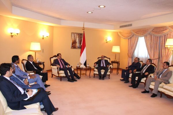 الأكوع: الحكومة تعمل على ربط منظومة الكهرباء في اليمن بمجلس التعاون الخليجي