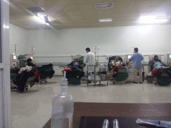 ذمار: حياة 200 مريض في خطر بسبب إيقاف الميليشيات ميزانية مركز الغسيل الكلوي بالمحافظة