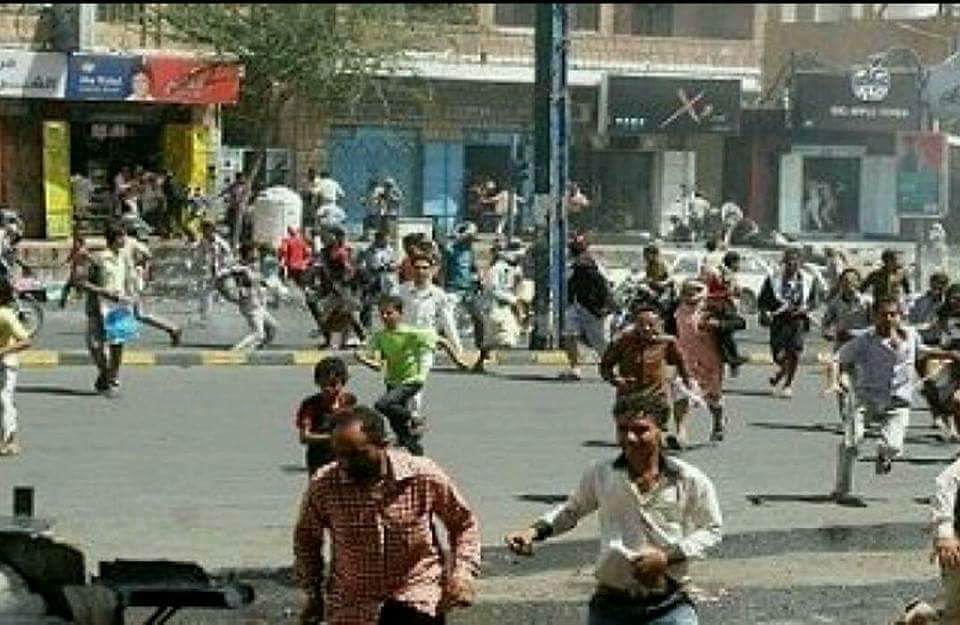 صنعاء: مليشيا الحوثي تفرق بالرصاص الحي مظاهرة لعدد من الموظفين المطالبين برواتبهم وسط العاصمة