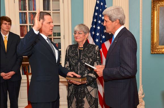 السفير الأمريكي في اليمن: خطة كيري لتسوية الأزمة اليمنية قابلة للتعديل عدى تراتبية خطواتها
