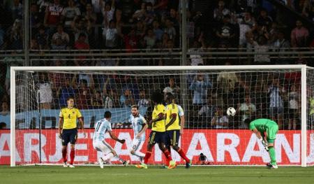 سحر ميسي يعيد الأرجنتين لطريق التأهل لكأس العالم