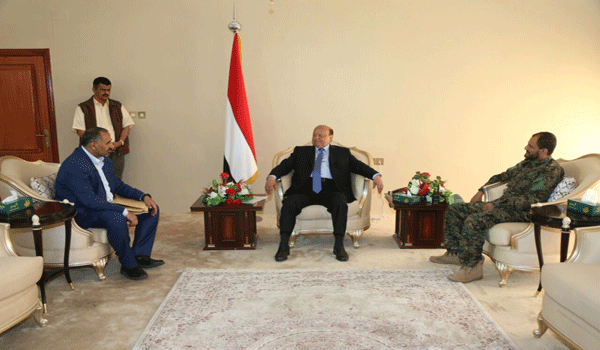 الرئيس هادي يوجه محافظ ومدير أمن عدن بضرورة تفعيل عمل الأجهزه التنفيذية والأمنية