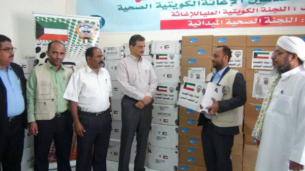 محافظ شبوة يدشن توزيع مساعدات طبية مقدمة من دولة  الكويت 