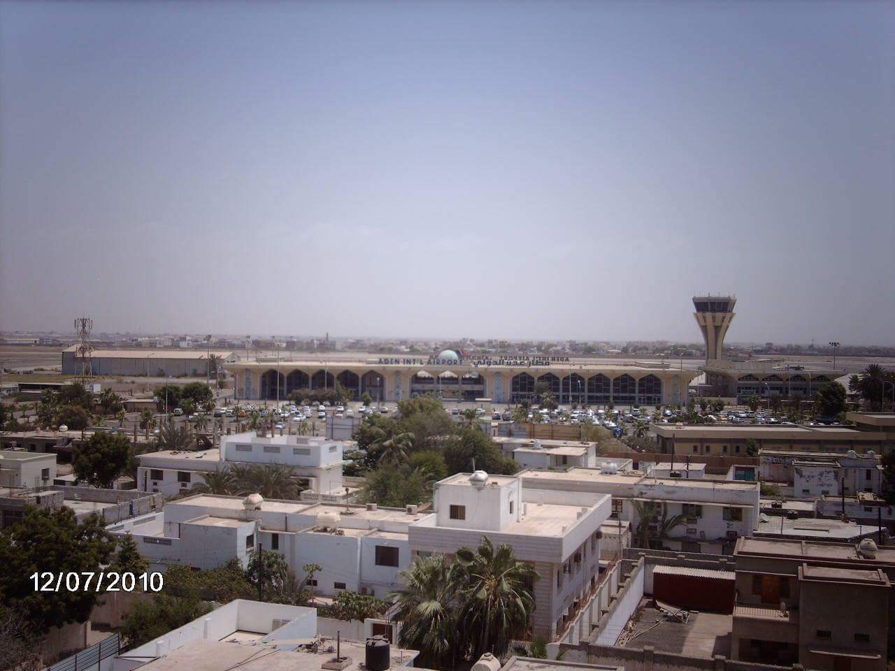 مطار عدن يستقبل اول طائرة شحن منذ توقف دام عام ونصف