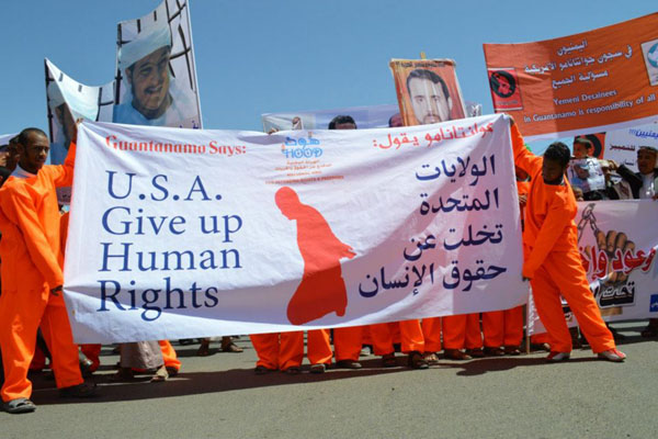 السعودية تستضيف أربعة معتقلين يمنيين مفرج عنهم من معتقل جوانتانامو
