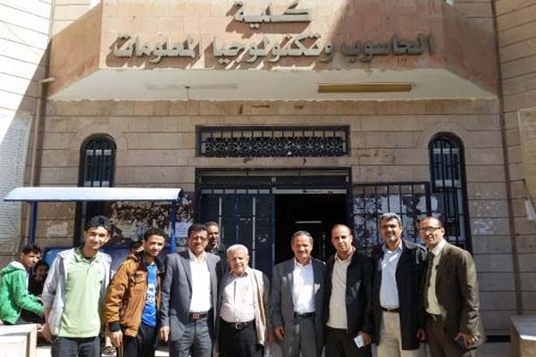 نقابة تدريس جامعة صنعاء: لن نسلم أسئلة الامتحانات حتى دفع رواتبنا