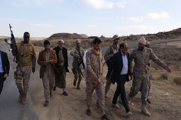 الفريق علي محسن يزور قوات الشرعية في معقل الحوثيين بصعدة
