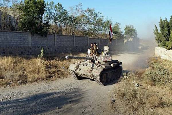 تعز: الجيش الوطني يسيطر على معسكر "العمري" غربي المحافظة