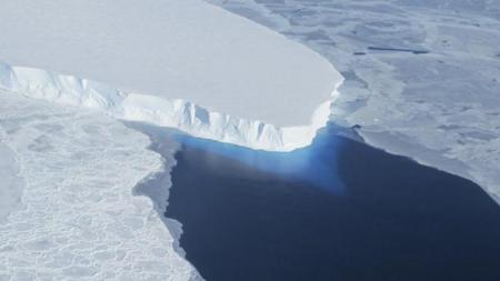 جبل جليدي هائل بطول 80 كيلو يتجه للانفصال عن قارة أنتاركتيكا