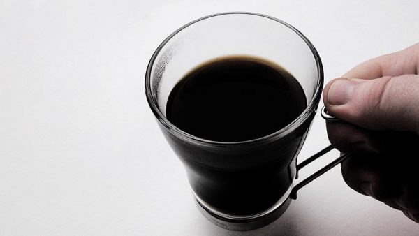 دراسة: القهوة والشاي يحدان من خطر الوفاة بأمراض القلب