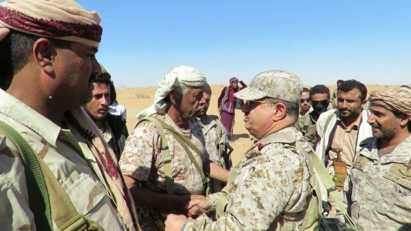 شبوة: رئيس الاركان يتفقد مقاتلي الجيش الوطني في جبهة "الساق" بعسيلان