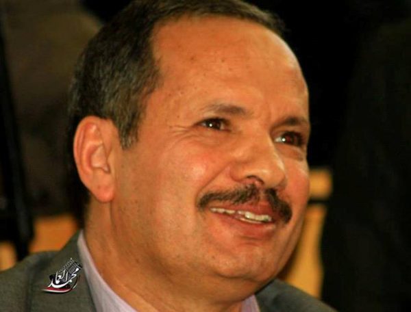 صنعاء: أكاديمي حوثي يهدد "الدكتور الظاهري" بالتصفية ويشهر مسدسه عليه