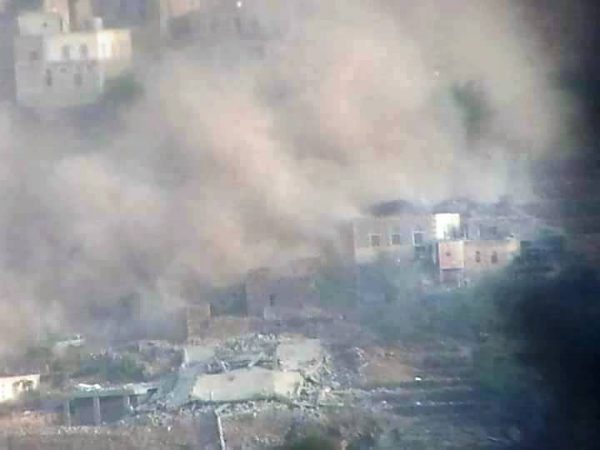 الحوثيون يفجرون "ثمانية منازل" خلال يومين في حزم العدين بإب