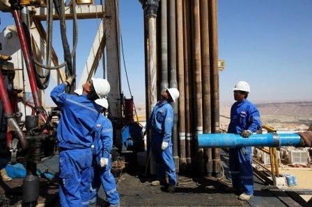 وزارة النفط تقر إنشاء خزانات استراتيجية للمشتقات النفطية والغازية في مأرب