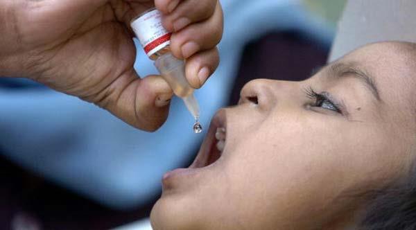 الحكومة تدين احتجاز الانقلابيين للقاحات الخاصة بشلل الأطفال بصنعاء