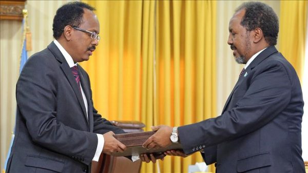 الرئيس الصومالي المنتخب يتسلم مقاليد السلطة