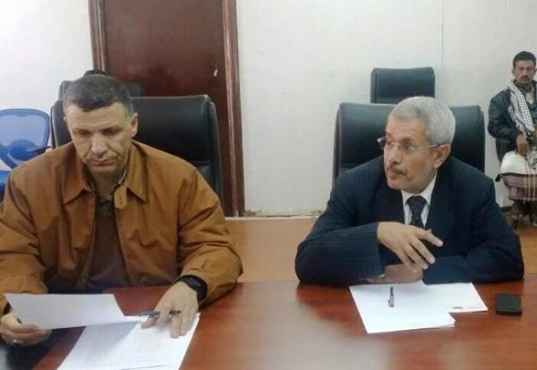 قيادي حوثي يطرد وزير التعليم العالي "المؤتمري" في حكومة الانقلابيين بصنعاء